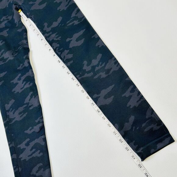 Spanx Leggings Womens Small Look At Me Now Seamless Black Camo - Picture 4 of 7